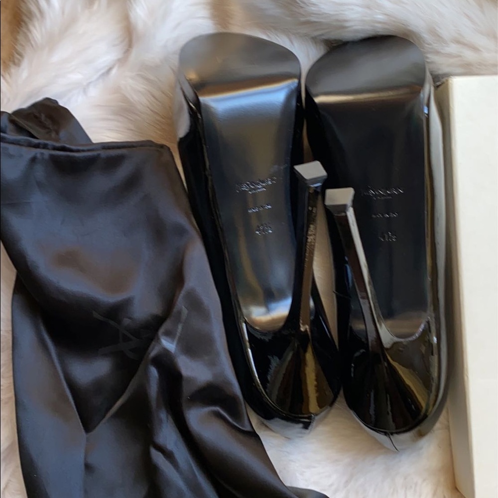 Shoes - Picture 4 of 8